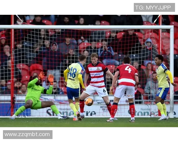 费耶诺德与福图纳锡塔激战正酣比分悬念引人关注